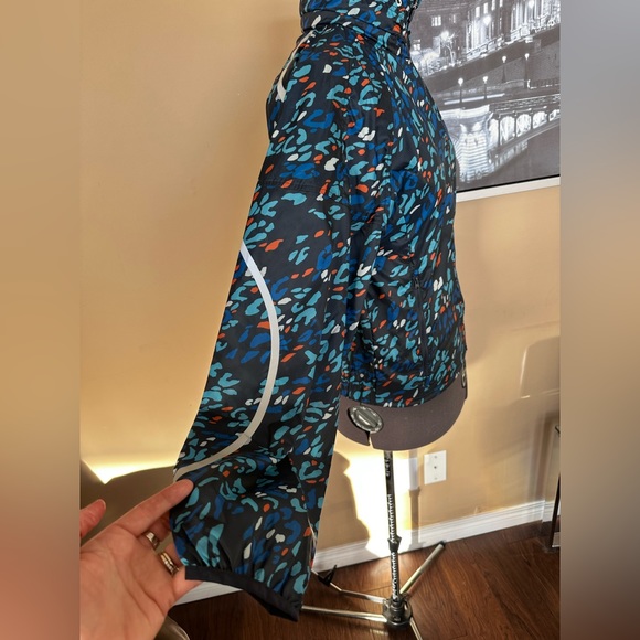 NWT Sweaty Betty Pack Away Jacket size large - Picture 12 of 16